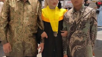 Bidhumas Polda Jatim Peduli Anak Wartawan Raih Gelar Sarjana